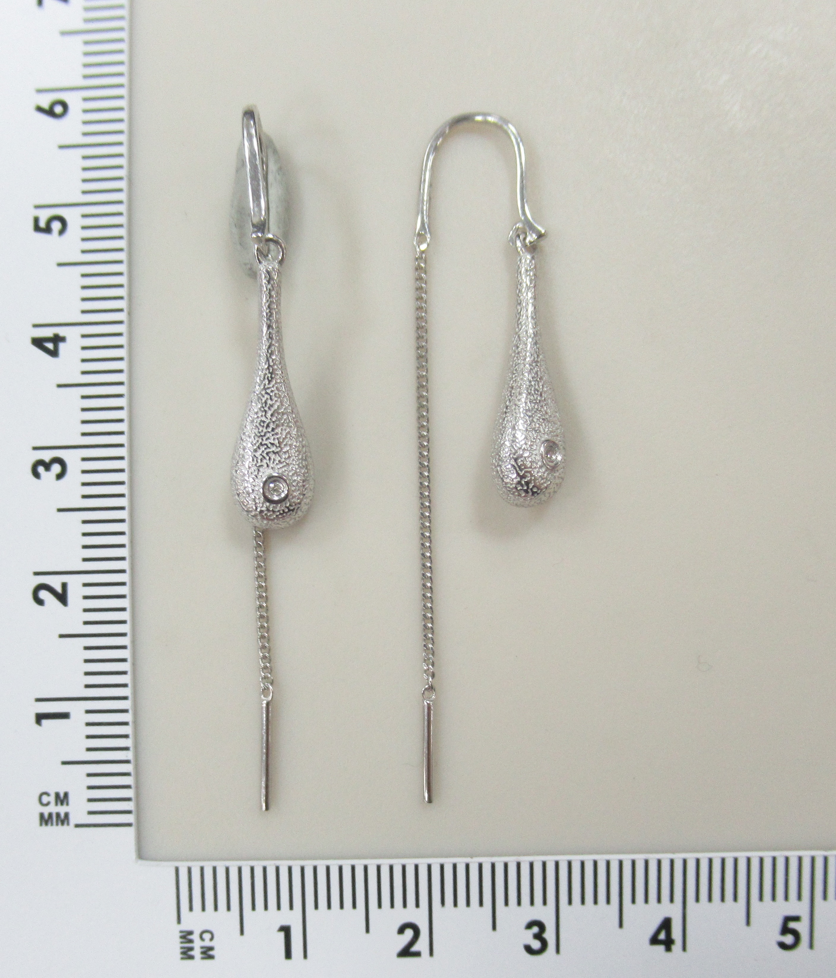 Серебряные серьги-протяжки с бриллиантами